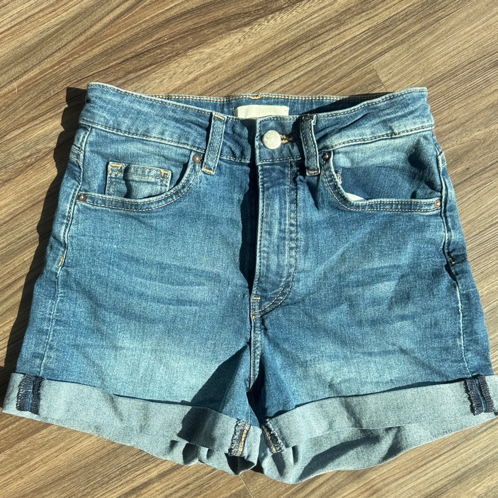 H&M | Women’s Blue Denim Roll-Cuff Shorts | High Waisted | Size 4